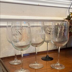 Elegant Clear Wine Glass Set